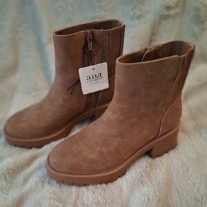 Women's High Ankle Boots. Tan Suede. Size 6.5